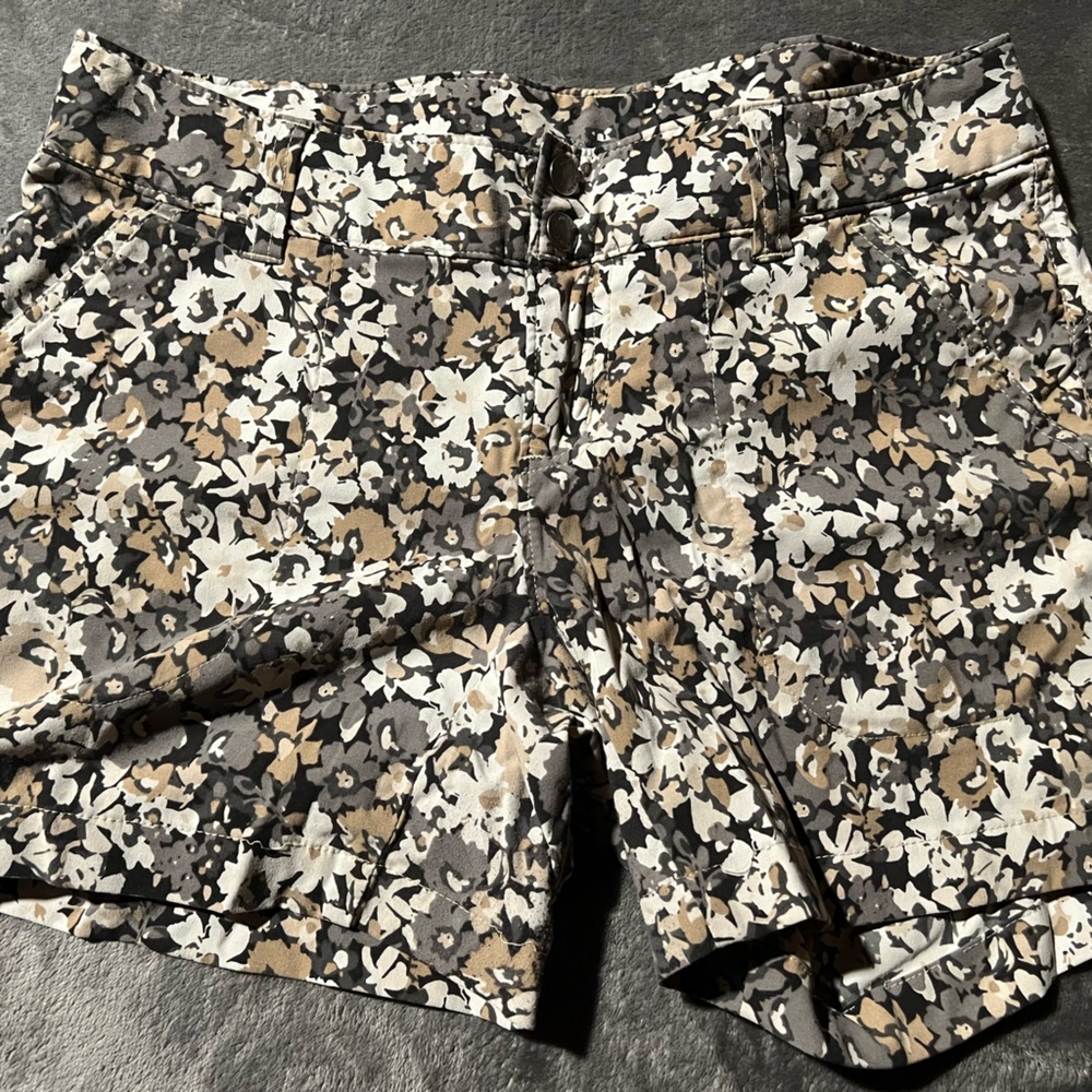 Columbia Size 6 shorts
